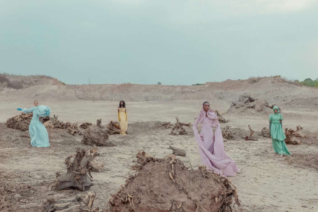 ilustrasi tips memilih warna kain bernuansa earth tone yang cocok dengan skin tone