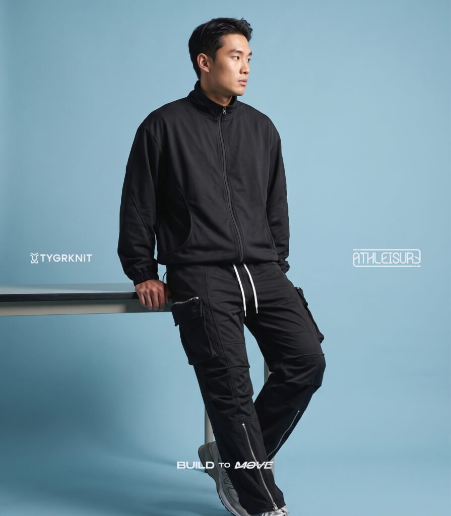 Ide outfit athleisure pria Track Jacket dan Track Pants Matching Set