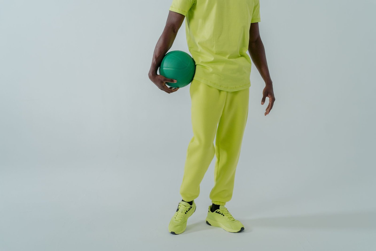 Activewear tradisional terlalu sporty untuk streetwear